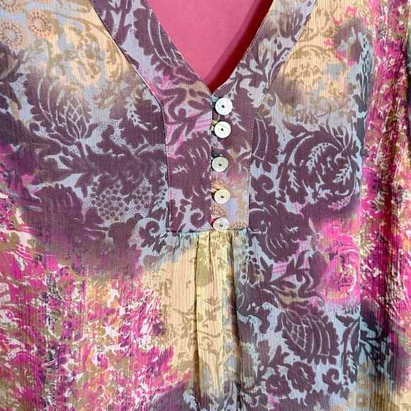 Coldwater Creek (size PL)Silk Pink/Green/Blue V-neck Blouse with 3/4  Sleeves - Picture 4 of 12